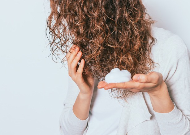 Why is it worth to choose a foam for styling curly hair?