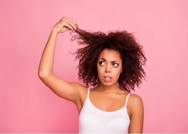 5 causes of frizzy curls and how to prevent it